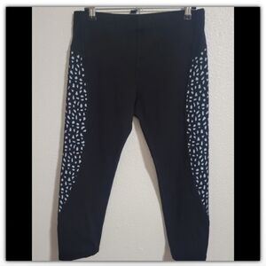 LJ Black cropped leggings size medium